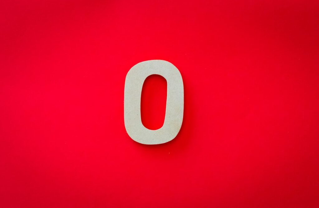 Image of a zero on a red background.